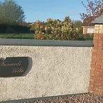 Welcome To Tunmobi Villa, Its Away From Home. Appartement *
